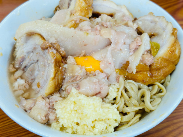 「汁なし 1,000円、ブタ 3枚 300円」@ラーメン二郎 亀戸店の写真