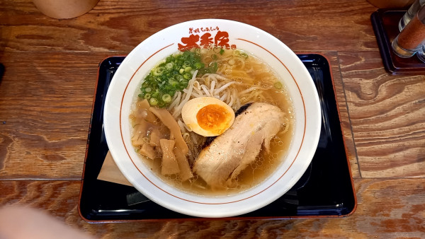 「牛骨塩ラーメン」@炭焼ちゃあしゅう 大香房の写真