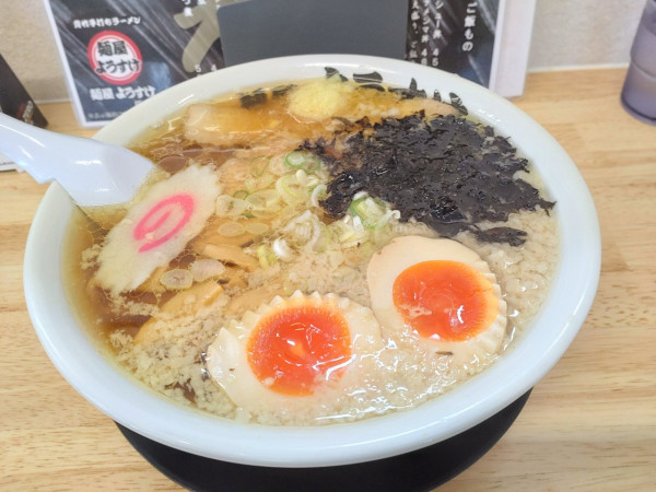 「背脂生姜醤油ラーメン大盛＋煮たまご」@青竹手打ちラーメン 麺屋ようすけ 堀米店の写真