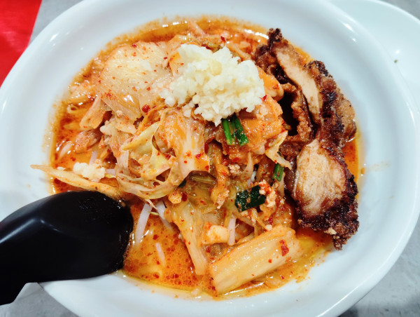 「キムチラーメン」@旨辛ラーメン表裏 高田馬場店の写真