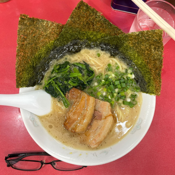 「細麺 ラーメン 並」@鹿島家 鶴見店の写真