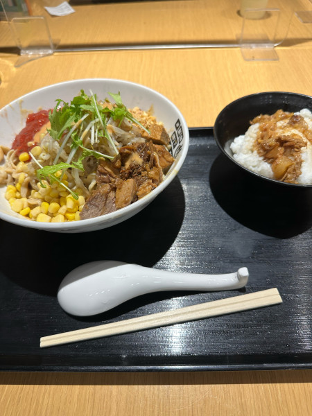 「【富士丸】冷やし中華小田急スペシャル2024 ブタカスアブラ丼セ」@#新宿地下ラーメンの写真