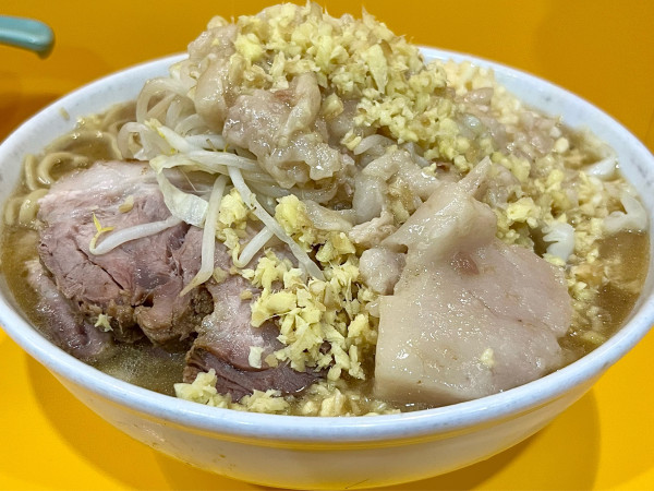 「Hotシークヮーサー 麺増し700g しょうが×2」@ラーメン二郎 八王子野猿街道店2の写真