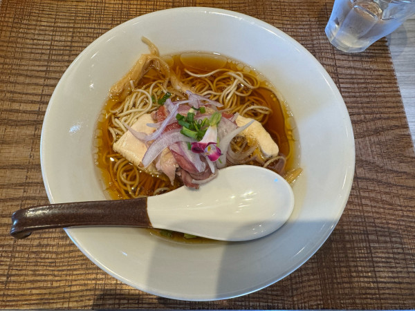 「鶏と水(醤油)」@つくばらーめん 鬼者語 -オニモノガタリ-の写真