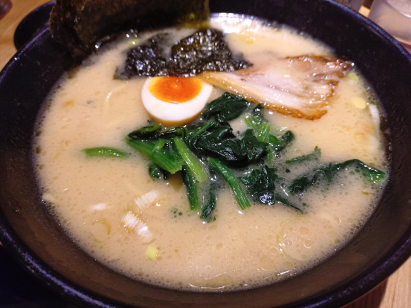「豚骨醤油ラーメン、あと色々」@オリオン餃子 宇都宮西口駅前店の写真