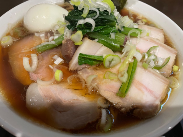 「焼豚麺＋半熟玉子（1300円）」@三つ由の写真