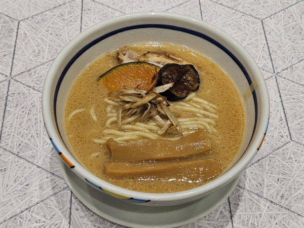 「胡麻原点湯木 チャーシュー薄切り」@人類みな麺類と日本料理湯木の写真
