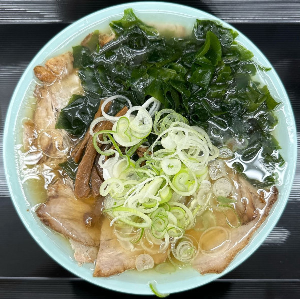「わかめ中華そば」@新橋ニューともちんラーメン 神保町店の写真