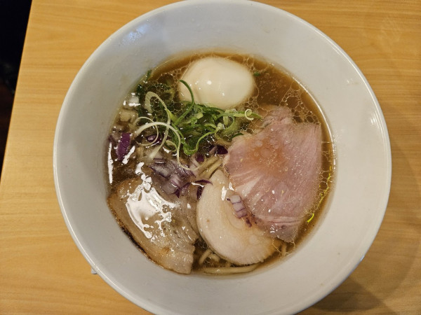 「3種の貝と牛骨の中華そば(醤油)」@Ramen ThreEの写真