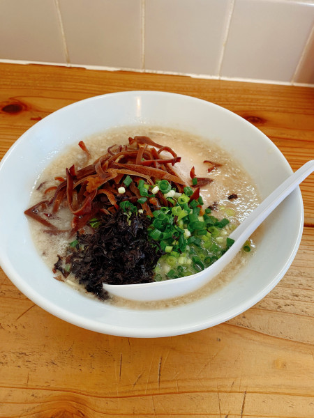 「豚骨ラーメンしお」@豚骨ラーメン おかだの写真