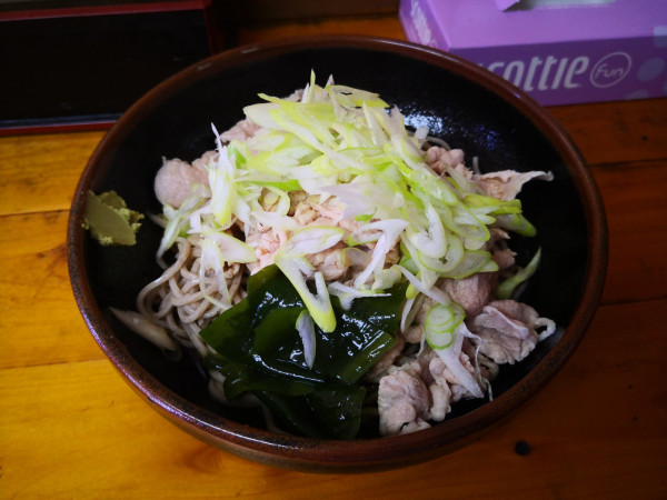 「冷たい肉そば（450円）」@石竹の写真