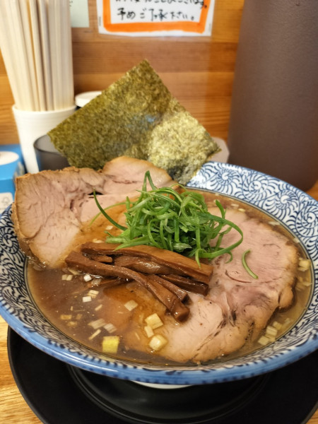 「醤油らーめん　チャーシュートッピング」@麺屋 つるるの写真