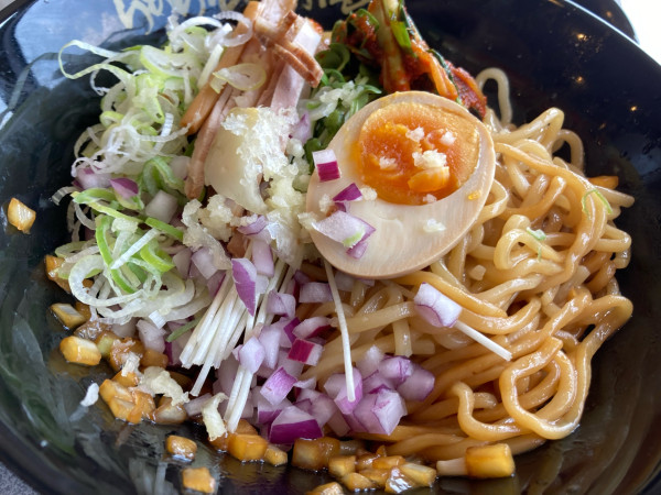 「銀座油そばみゆき亭+花月嵐マスターライス+壺ニラ+ニンニク」@らあめん花月嵐 ひたちなか高場店の写真