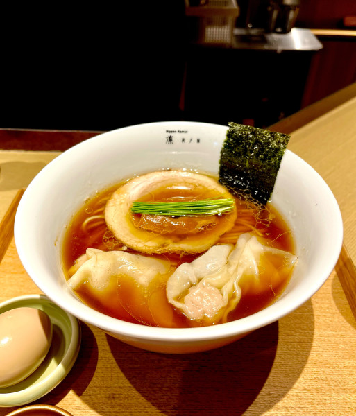 「わんたん醤油らぁ麺【TP】味玉」@NIPPON RAMEN 凛 TOKYOの写真