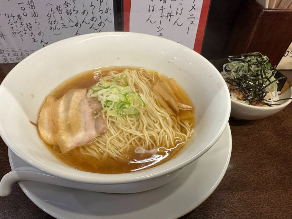 「しおらーめん」@ラーメン専門店 なるとやの写真