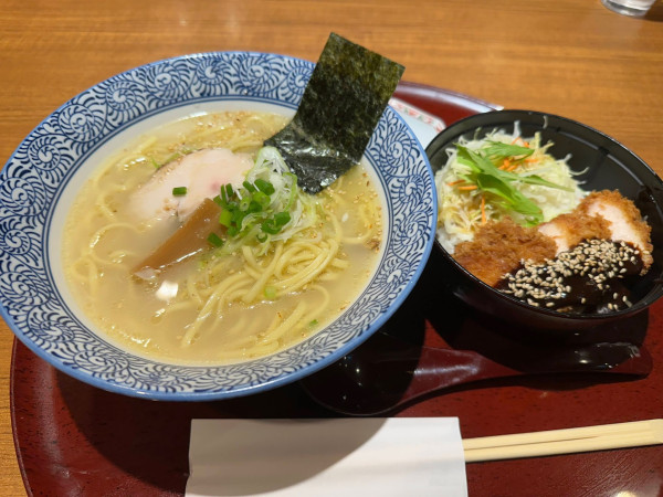 「ラーメン + 味噌カツ丼」@鶏五味 名古屋セントラルパーク店の写真