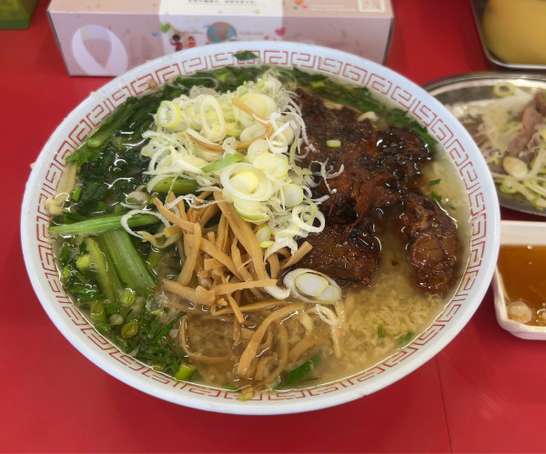 「パイカラーメン」@ラーメンスタンド とん平食堂の写真