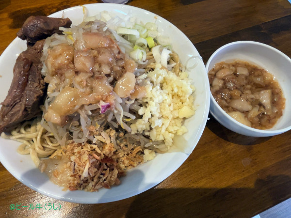 「汁なし中(1000円)ニンニク、味付アブラ(150円)」@ラーメンマルキの写真
