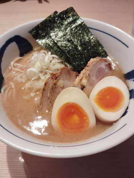 「濃厚ラーメン味玉」@つじ田 京橋店の写真