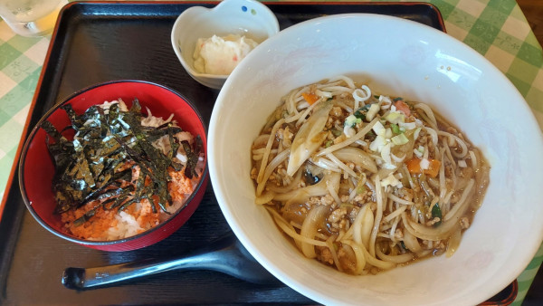 「もやしあんかけ涼麵ミニ鮭そぼろしらす丼 850円」@麺 三福の写真