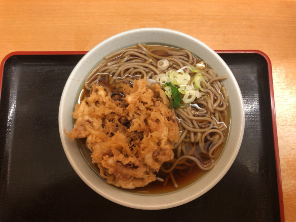 「げそ天そば」@かのや 新宿西口店の写真