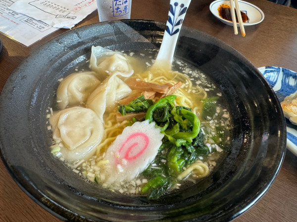 「海老ワンタン塩ラーメン」@たばち亭の写真