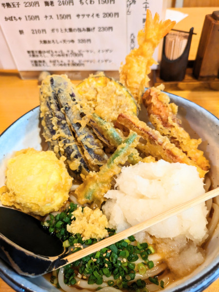 「ぶっかけ天ぷらうどん＋玉子天＋大根おろし」@硯家 南池袋店の写真