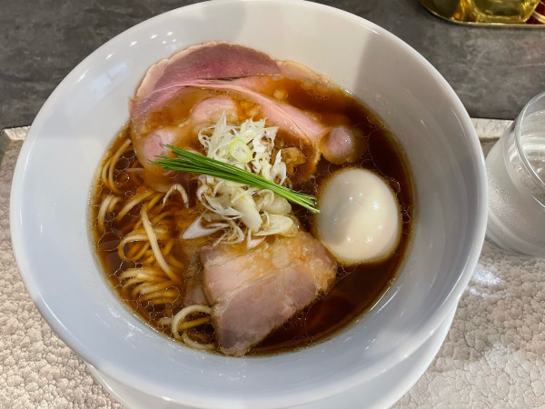 「中華蕎麦 醤油(上)¥1,300」@宍道湖しじみ中華蕎麦 琥珀 池袋店の写真