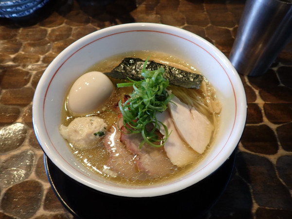 「特級黒さつま鶏　塩(1250円)」@特級鶏蕎麦 龍介の写真