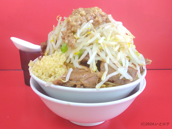 「小ラーメン（豚マシ＋うずら）」@ラーメン二郎 ひたちなか店の写真