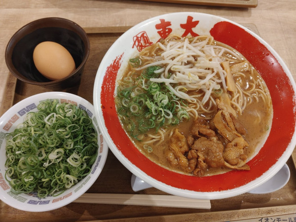 「濃厚豚骨醤油ラーメン」@ラーメン東大 イオンモール草津店の写真