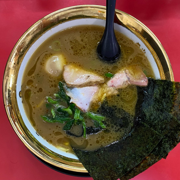 「ラーメン（麺少なめ）¥900」@はじめ家の写真