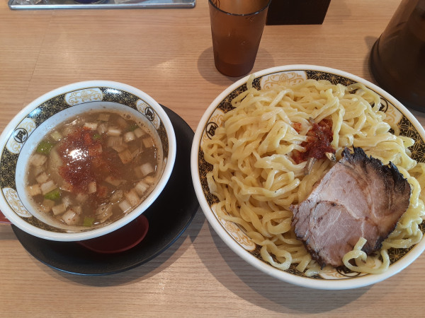 「すごい煮干しつけ麺、特盛」@どうけん 新百合ヶ丘マプレ店の写真