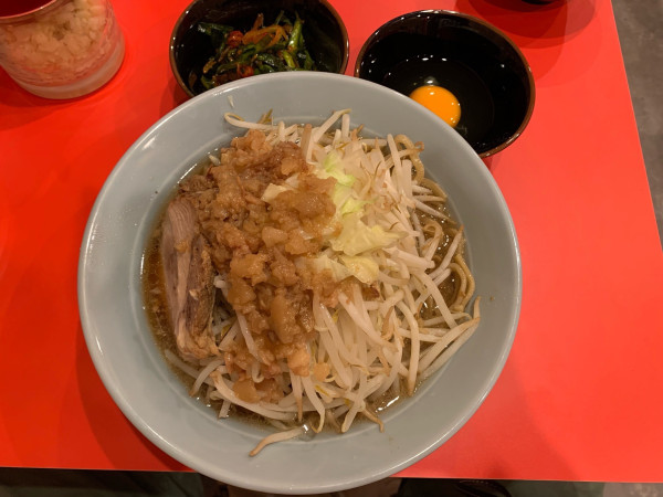 「ラーメンニラキムチ生玉子TＰ」@立川マシマシ 金山店の写真