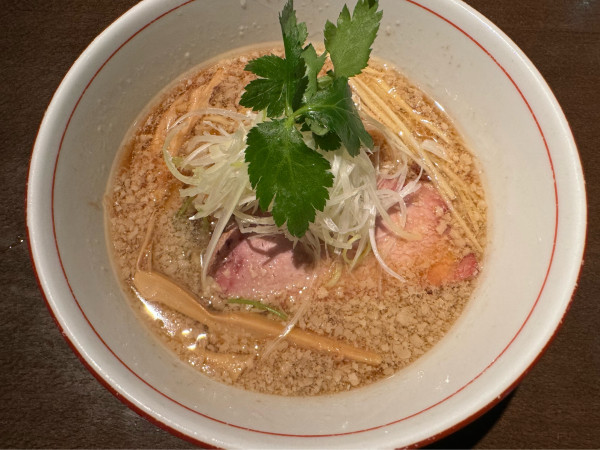 「背脂地鶏中華そば」@麺や 虎徹の写真