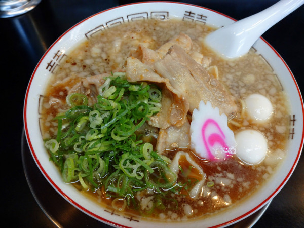 「肉盛りらーめん（930円）」@肉王らーめん 羽田店の写真