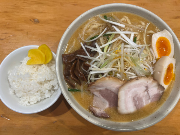 「特製バリ味噌らーめんセット1320円+大盛り150円」@つじ田 味噌の章の写真