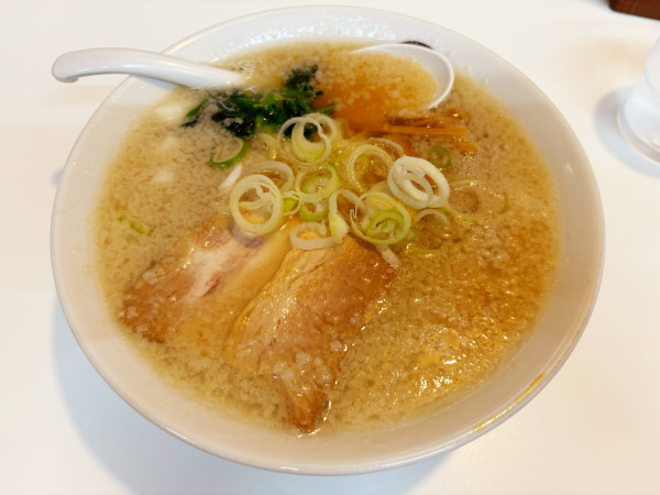 「白の中華そば　800円」@伊藤商店 泉ヶ丘店の写真