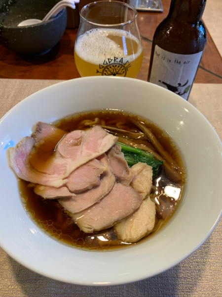 「チャーシュー麺 醤油1230円 クラフトビール800円」@手打ち カドワキの写真