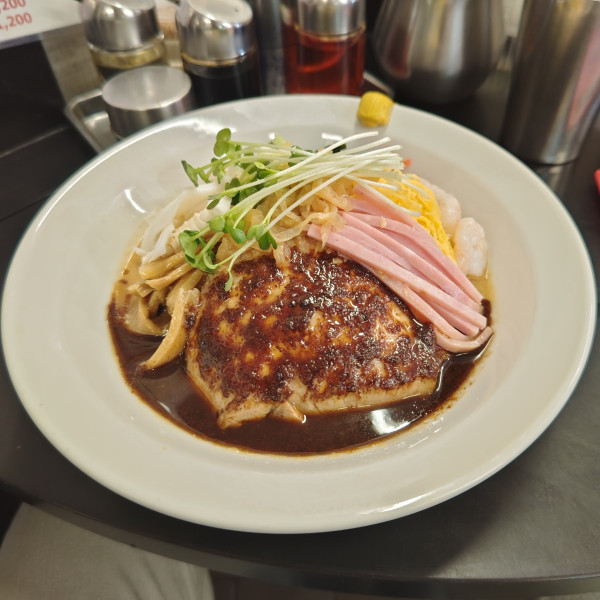 「馬賊冷やし中華【夏季限定】」@中国手打拉麺 馬賊 浅草本店の写真