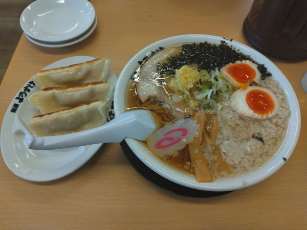 「背脂生姜醤油ラーメン¥1050+煮玉子¥150+餃子¥360」@青竹手打ちラーメン 麺屋ようすけ 堀米店の写真