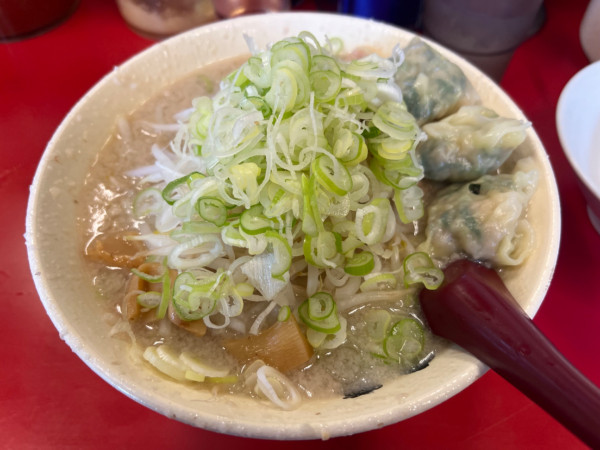 「らーめん+海老ワンタン3個」@らーめん弁慶 浅草本店の写真