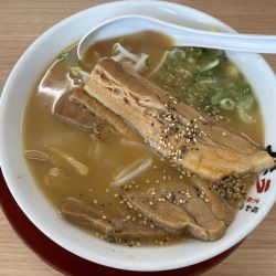 煮込みバラ肉ラーメン　￥９８０