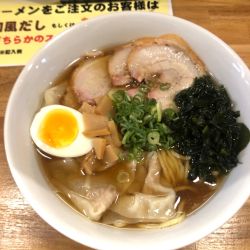 肉そば、ワンタン、鳴門わかめ