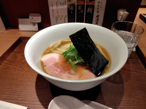 「醤油らぁめん¥1100」@横浜 らぁ麺 めだか堂 横浜モアーズ店の写真