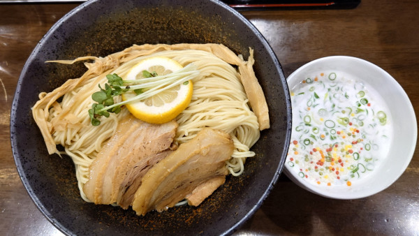 「檸檬ペッパーつけ麺　1130円」@自家製多加水極太麺 ISAMIの写真
