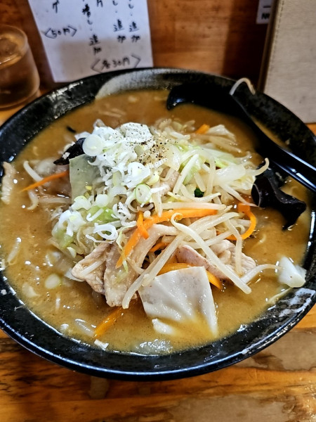 「蝦夷ラーメンと半焼肉丼」@味勝負 二代目 蝦夷の写真