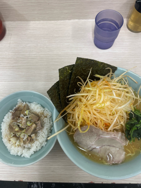 「ネギラーメン　肉飯」@濱壱家の写真