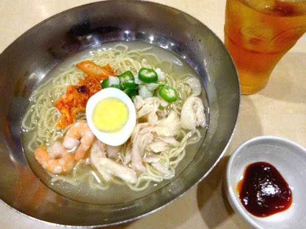 「「海老と蒸し鶏のコク旨冷麺」＋ドリンクバー (1,177円)」@ガスト 志木駅前店の写真
