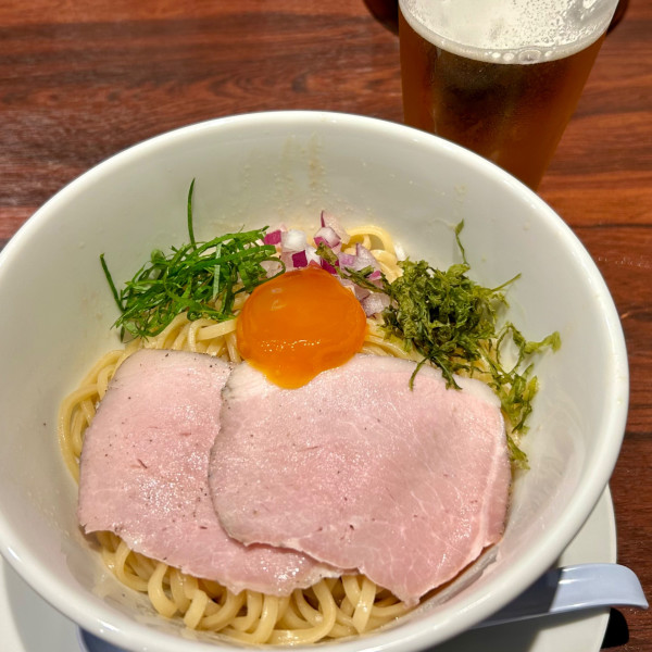 「雲丹のまぜそば＋貝の和え玉 小＋アサヒスーパードライ 生」@らぁ麺 はつ穂の写真